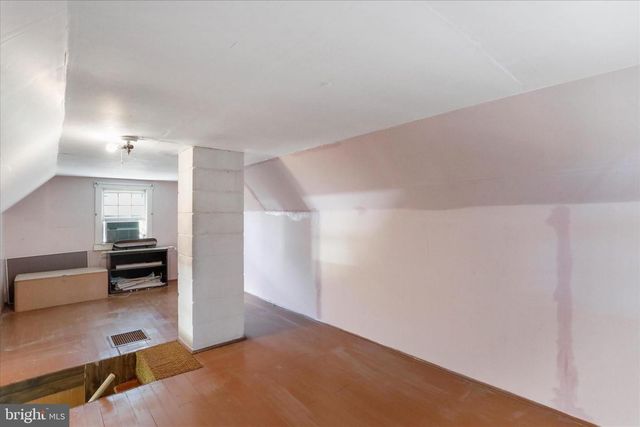 1906 OLD FURNACE RD, Ridgeley, WV 26753