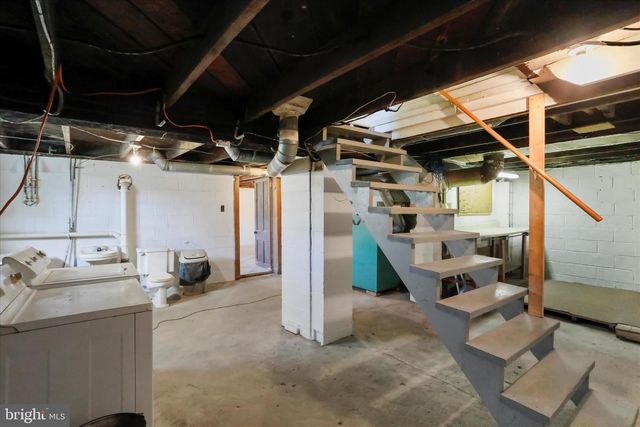 1906 OLD FURNACE RD, Ridgeley, WV 26753