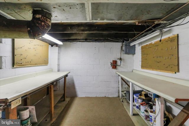 1906 OLD FURNACE RD, Ridgeley, WV 26753