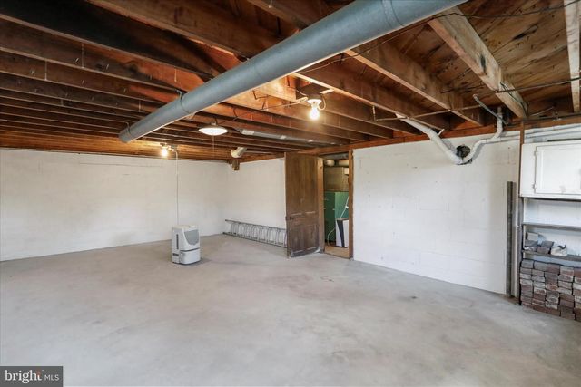 1906 OLD FURNACE RD, Ridgeley, WV 26753