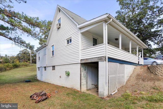 1906 OLD FURNACE RD, Ridgeley, WV 26753