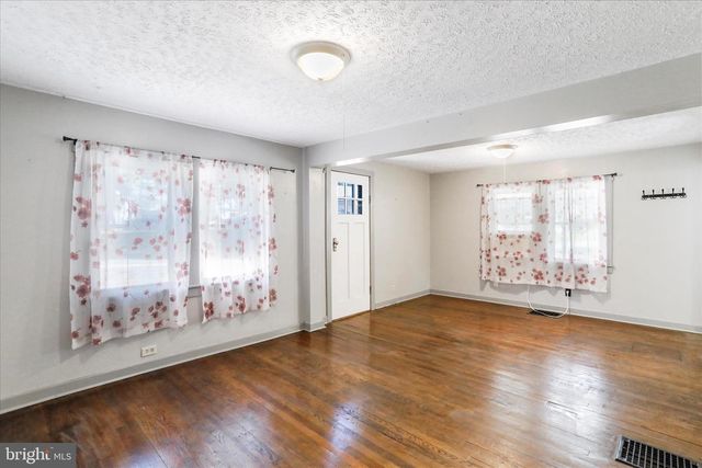 1906 OLD FURNACE RD, Ridgeley, WV 26753