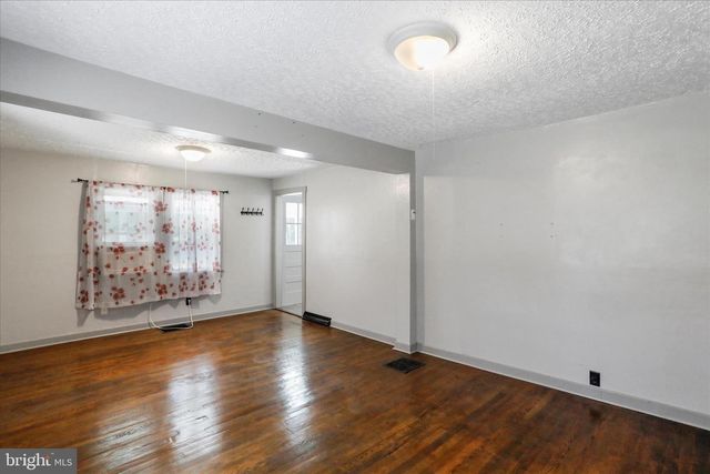 1906 OLD FURNACE RD, Ridgeley, WV 26753