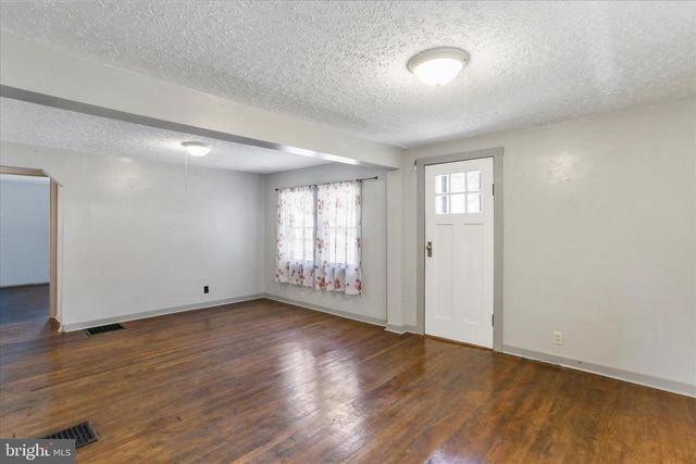 1906 OLD FURNACE RD, Ridgeley, WV 26753