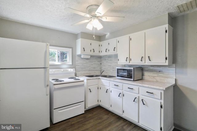 1906 OLD FURNACE RD, Ridgeley, WV 26753