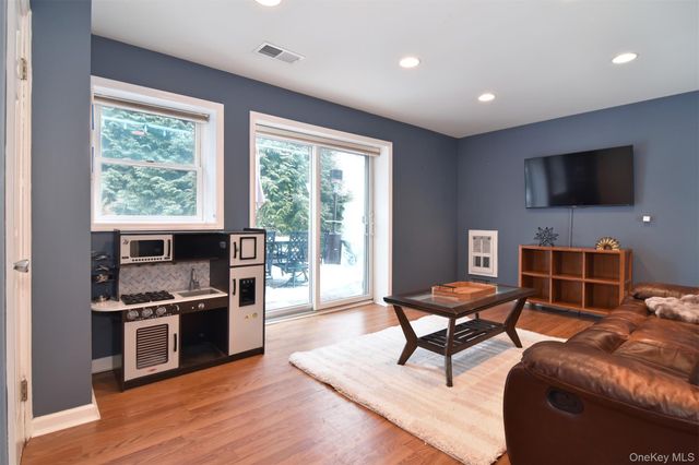 99 Amherst Drive, New Rochelle, NY 10804