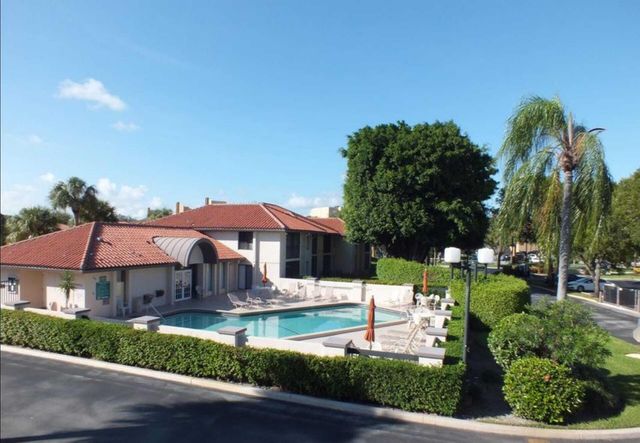 300 E Club Circle 201, Boca Raton, FL 33487