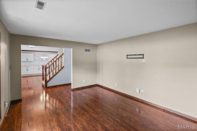 300 St Sabre Drive, Swansea, IL 62226
