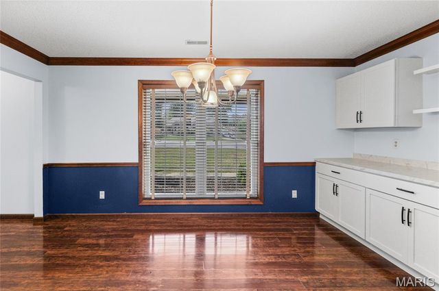 300 St Sabre Drive, Swansea, IL 62226