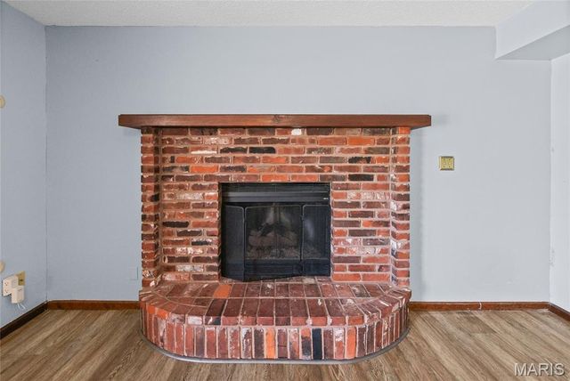 300 St Sabre Drive, Swansea, IL 62226