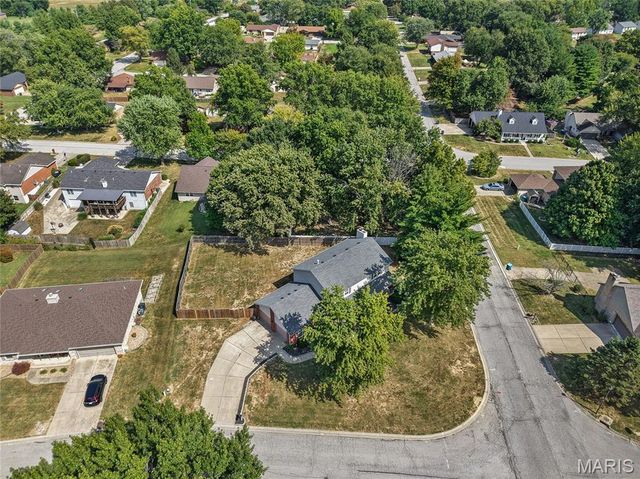 300 St Sabre Drive, Swansea, IL 62226