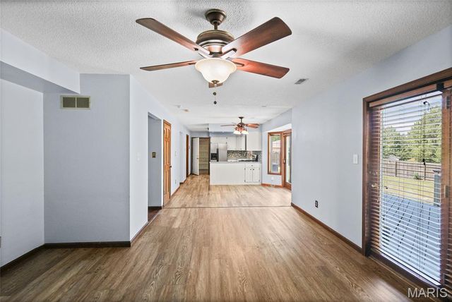 300 St Sabre Drive, Swansea, IL 62226