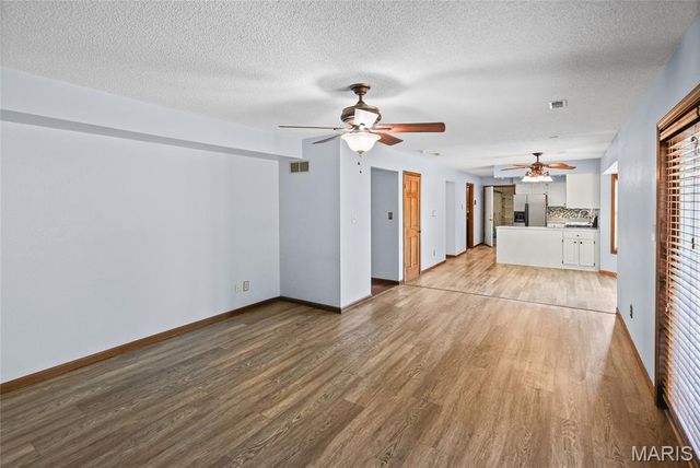 300 St Sabre Drive, Swansea, IL 62226