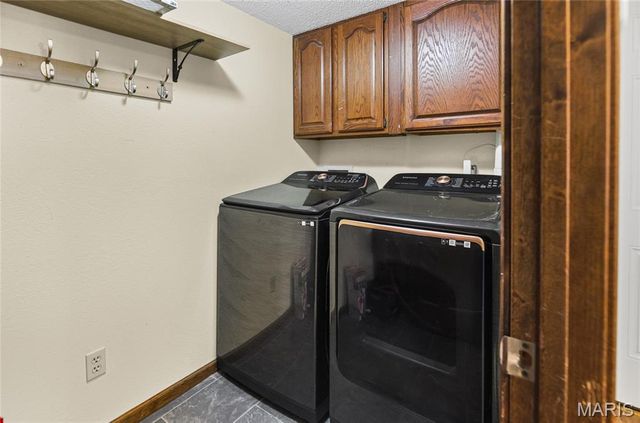 300 St Sabre Drive, Swansea, IL 62226