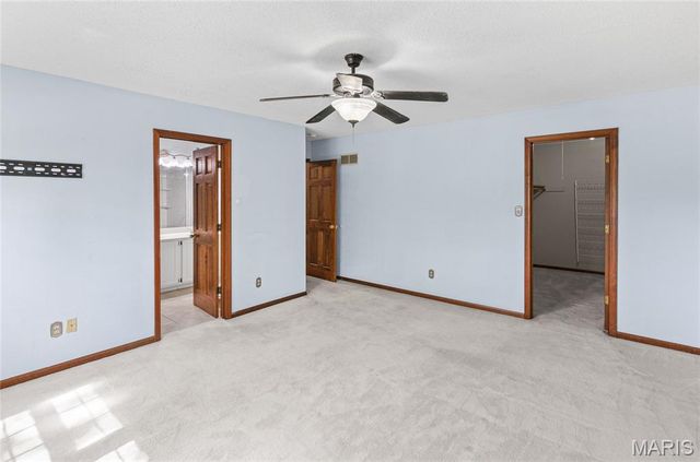 300 St Sabre Drive, Swansea, IL 62226
