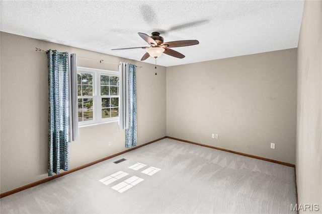 300 St Sabre Drive, Swansea, IL 62226