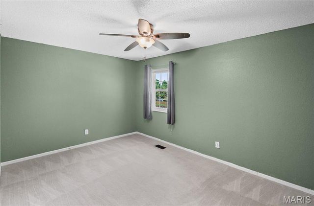 300 St Sabre Drive, Swansea, IL 62226