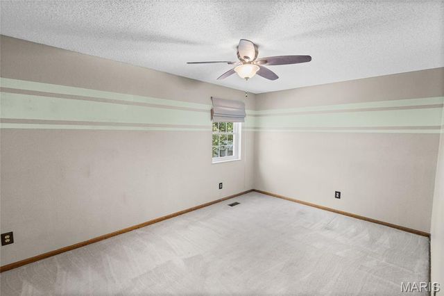 300 St Sabre Drive, Swansea, IL 62226