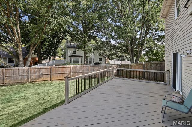 300 St Sabre Drive, Swansea, IL 62226