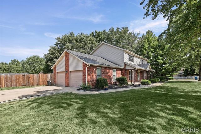 300 St Sabre Drive, Swansea, IL 62226