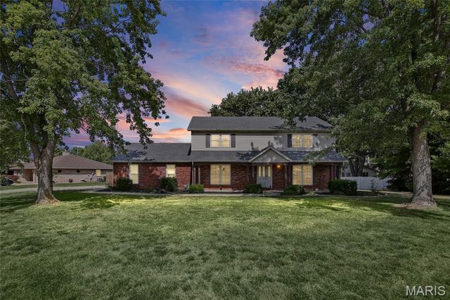 300 St Sabre Drive, Swansea, IL 62226