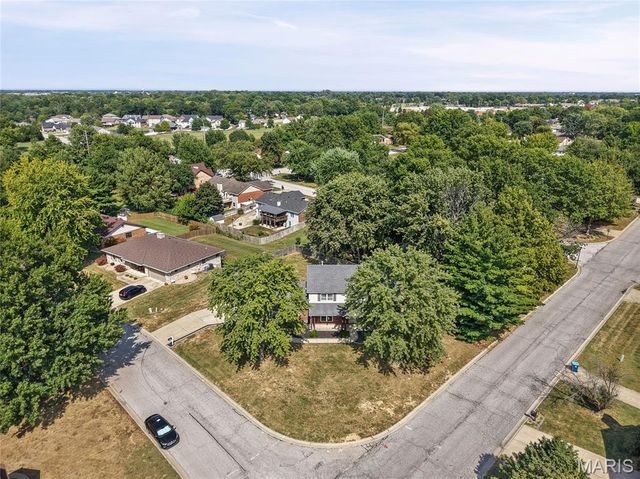 300 St Sabre Drive, Swansea, IL 62226