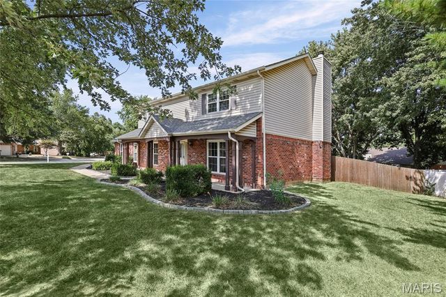 300 St Sabre Drive, Swansea, IL 62226