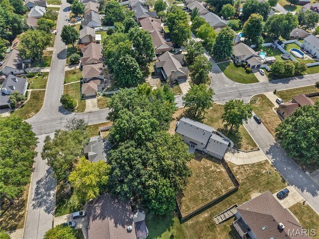 300 St Sabre Drive, Swansea, IL 62226