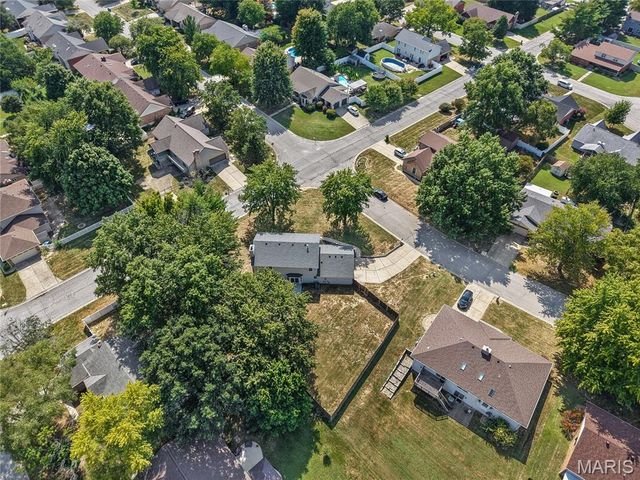 300 St Sabre Drive, Swansea, IL 62226