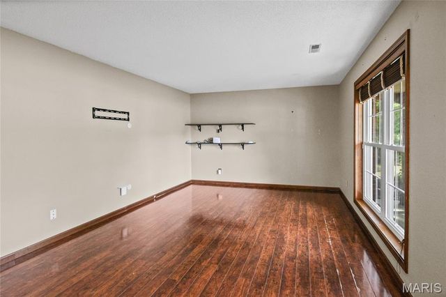 300 St Sabre Drive, Swansea, IL 62226