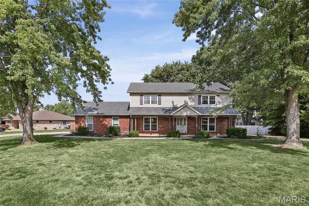 300 St Sabre Drive, Swansea, IL 62226