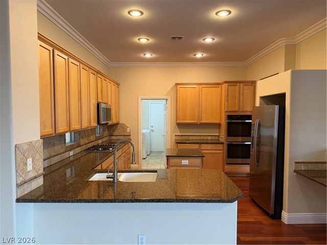 572 Fox Links Street, Henderson, NV 89012