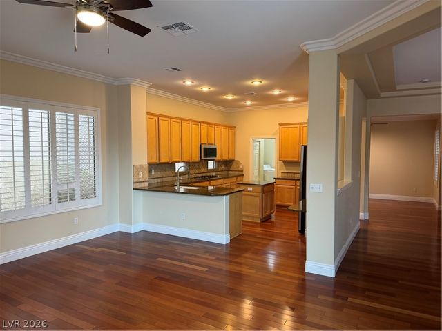 572 Fox Links Street, Henderson, NV 89012