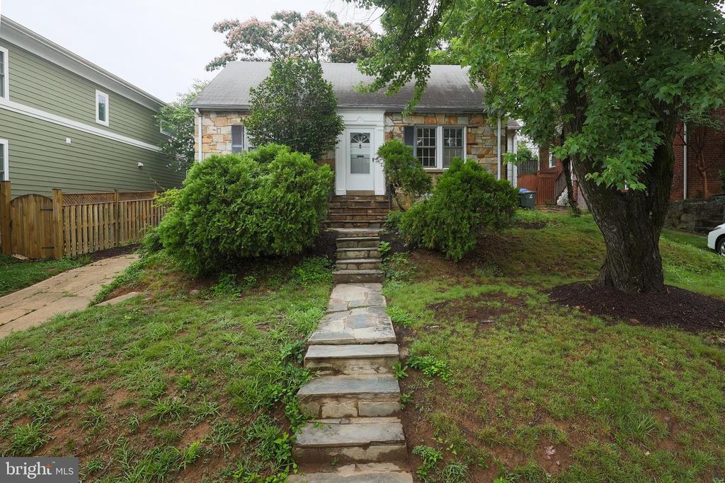 4827 16TH RD N, Arlington, VA 22207
