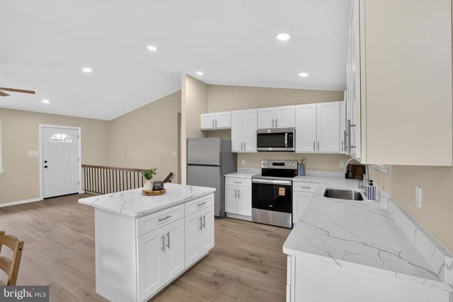 5 DORSEY LN, Bear, DE 19701