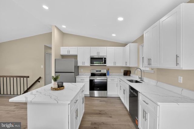 5 DORSEY LN, Bear, DE 19701