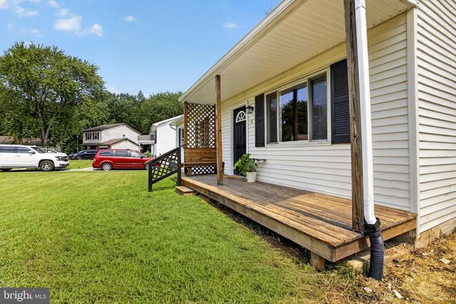 5 DORSEY LN, Bear, DE 19701