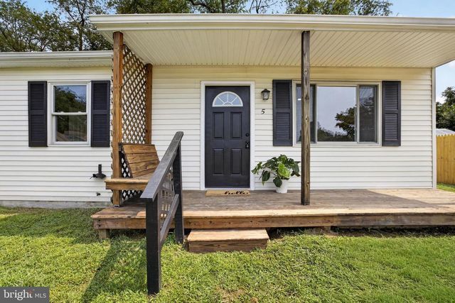 5 DORSEY LN, Bear, DE 19701