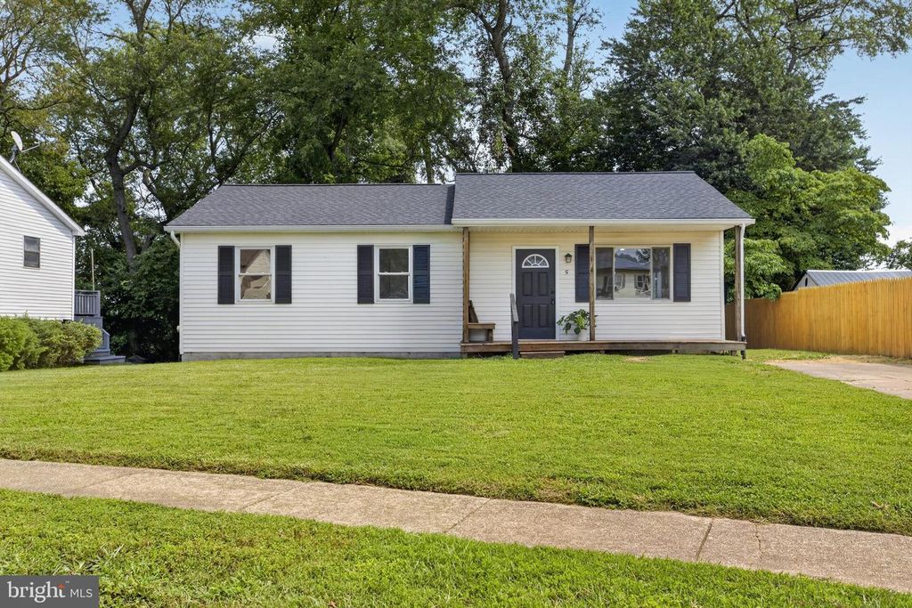 5 DORSEY LN, Bear, DE 19701