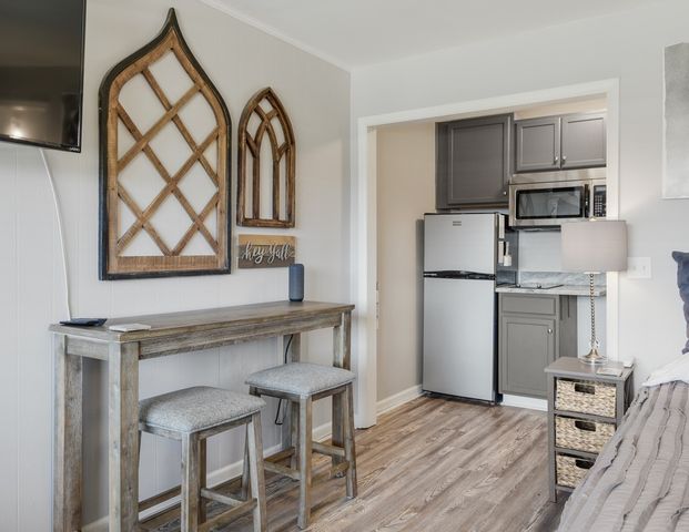 803 Hillview Hts Apt 106, Nashville, TN 37204