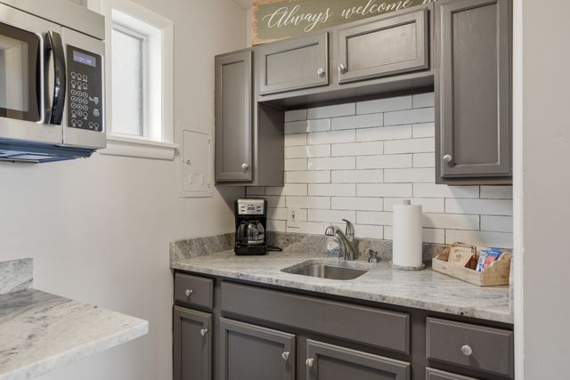 803 Hillview Hts Apt 106, Nashville, TN 37204