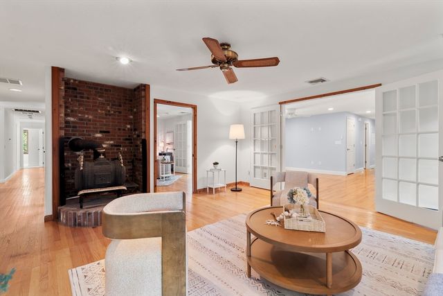 52 Clubhouse Dr, Bourne, MA 02559