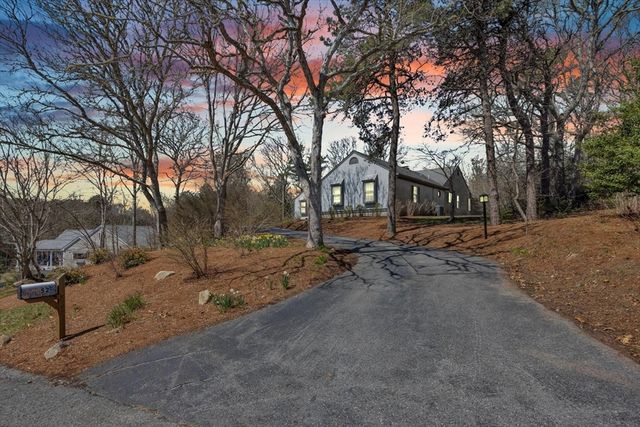 52 Clubhouse Dr, Bourne, MA 02559