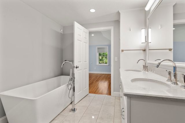 52 Clubhouse Dr, Bourne, MA 02559