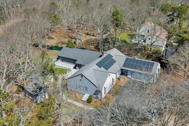 52 Clubhouse Dr, Bourne, MA 02559