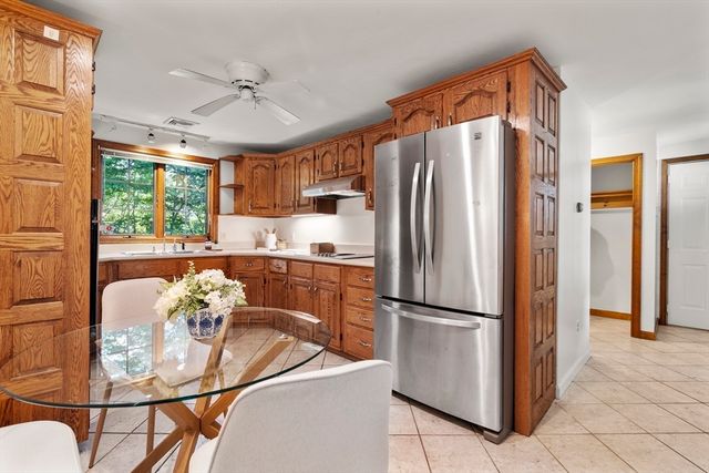52 Clubhouse Dr, Bourne, MA 02559