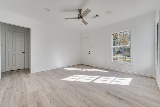 1559 E Ohio Avenue, Dallas, TX 75216