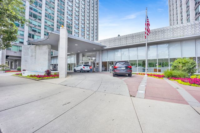 3600 N Lake Shore Drive 608, Chicago, IL 60613