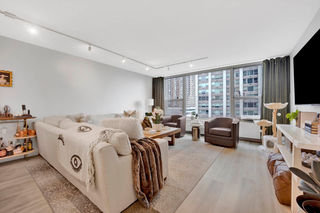 3600 N Lake Shore Drive 608, Chicago, IL 60613