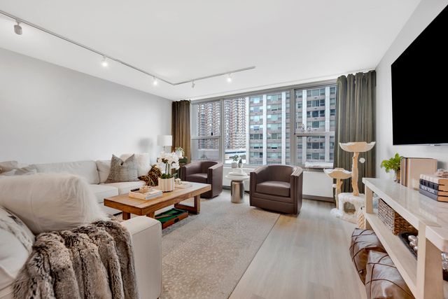3600 N Lake Shore Drive 608, Chicago, IL 60613